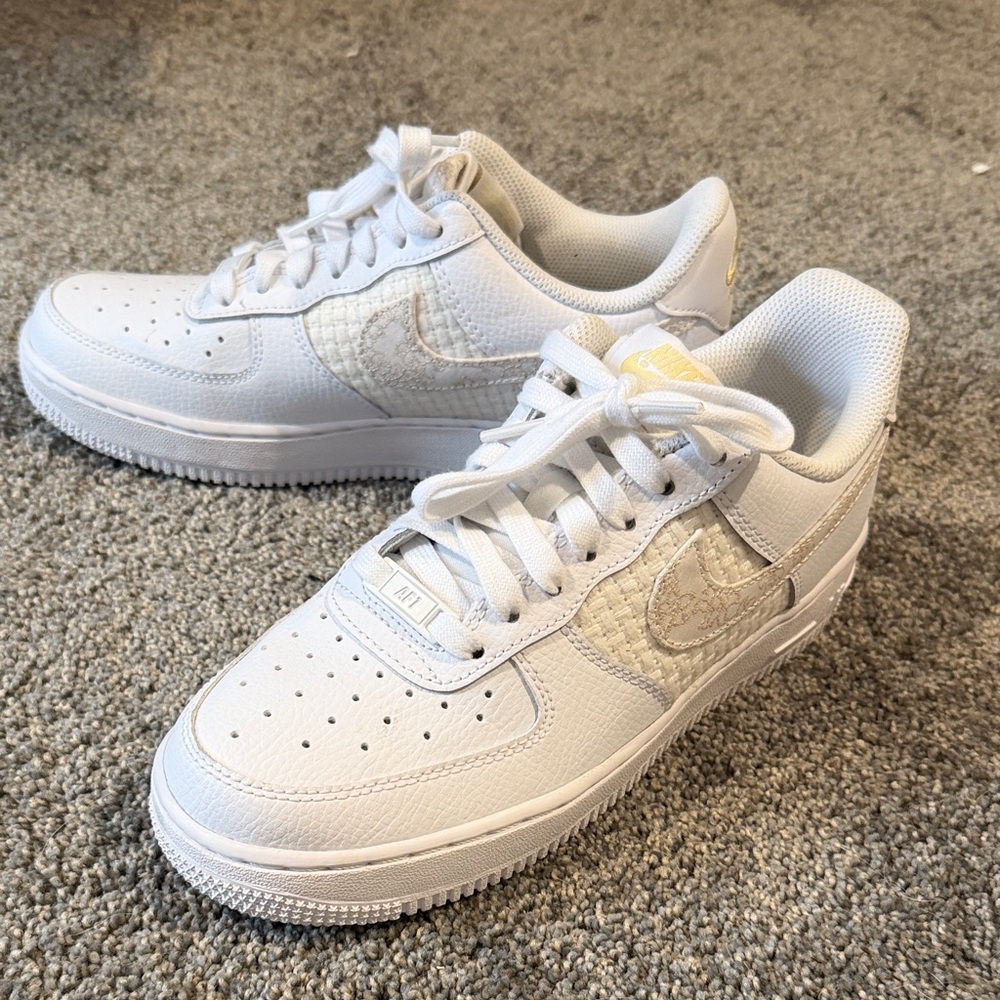 Nike Air Force 1'07 SE Women’s size 7.5